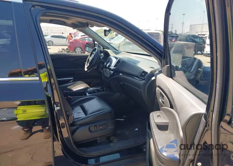 2017 Honda Pilot Touring из США, поврежденный, VIN 5FNYF5H90HB022997